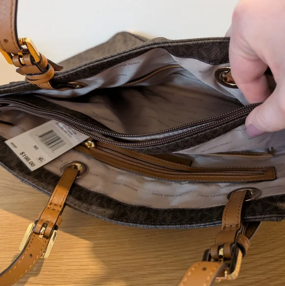 NWT Michael Kors Jet Set Tote - Picture 7 of 12